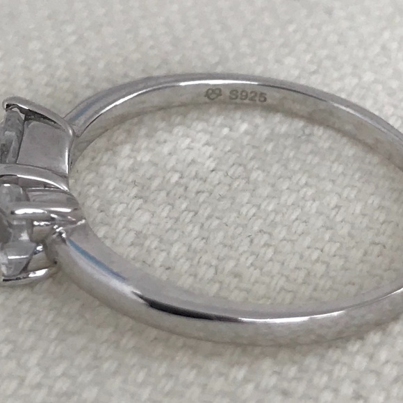 925 Sterling Silver Heart Bow Ring - Brand New, Never Worn - Picture 3 of 6